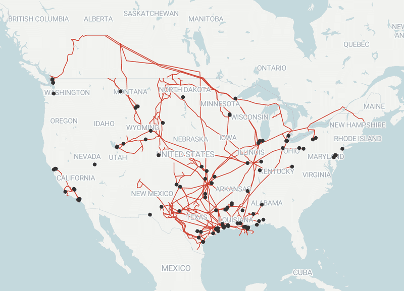 A map of the United States showing the locations of crude oil pipelines and oil refineries.